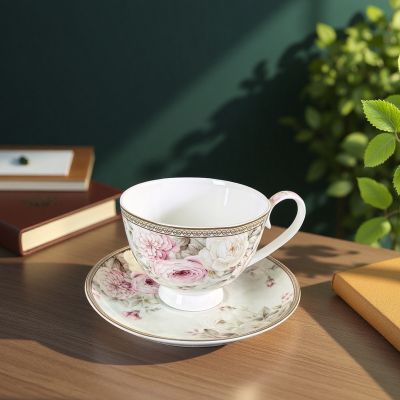 Подаръчна чаша с чинийка - Цветен романс 270мл