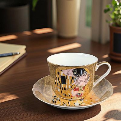 Подаръчна чаша с чинийка  470 мл Матине - Целувката